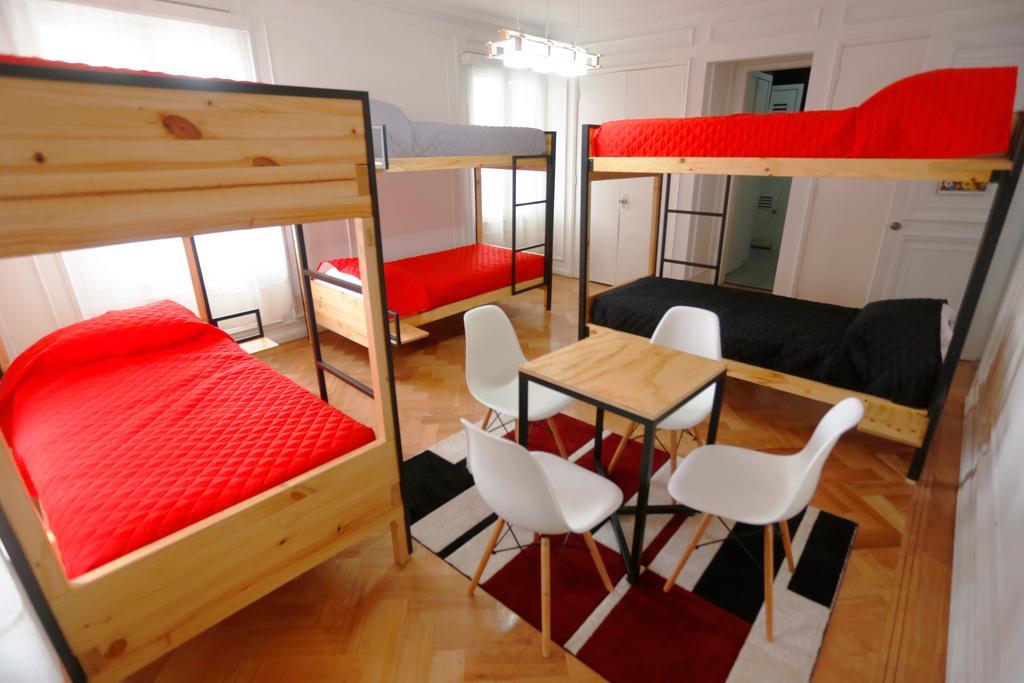 Salvador Hostal & Cafe Hostel Сантяго Екстериор снимка