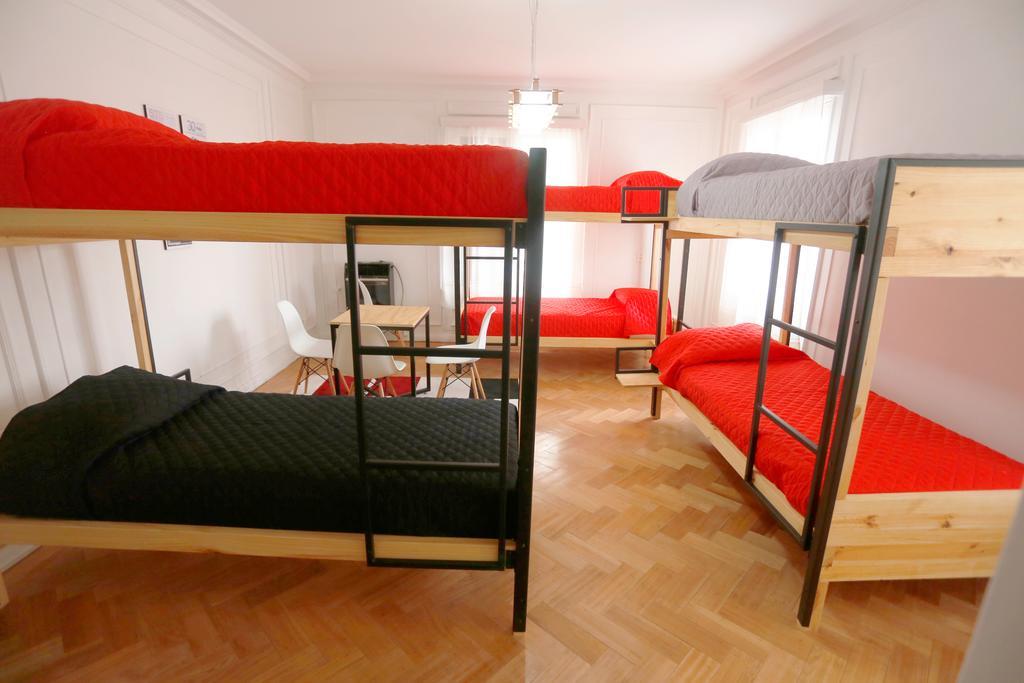 Salvador Hostal & Cafe Hostel Сантяго Екстериор снимка