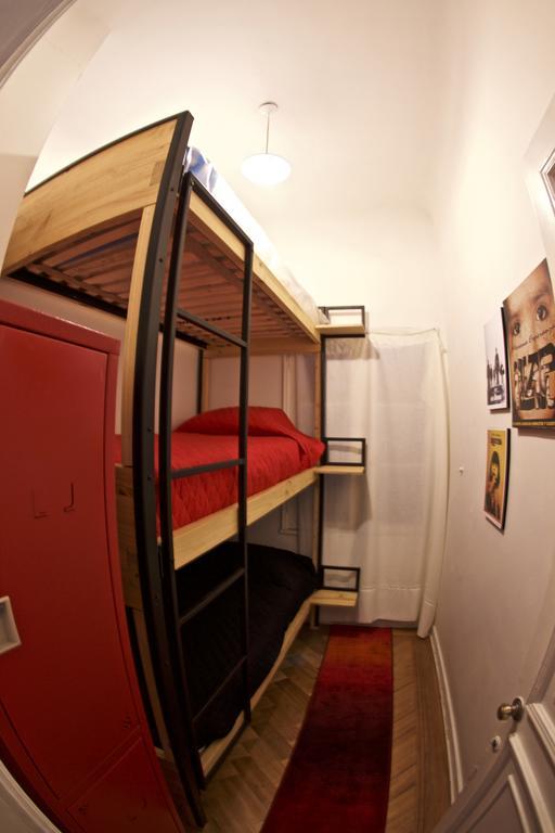 Salvador Hostal & Cafe Hostel Сантяго Екстериор снимка